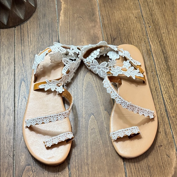 Source Unknown White Lace-Up Sandals - Picture 1 of 3